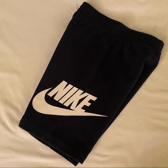 Nike summer outfit. - Picture 2 of 8